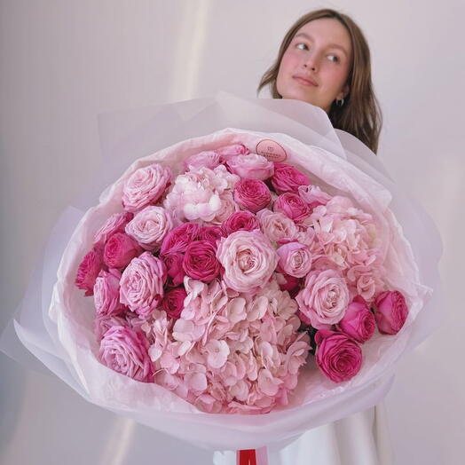 Букет из гортензий и пионовидных роз "PINK BLOOM"