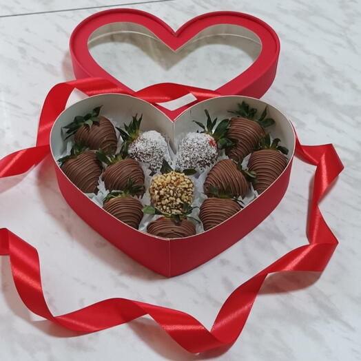 Клубника в шоколаде красное сердце 12 шт