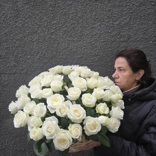 Корзина из 55 белых роз 🥰