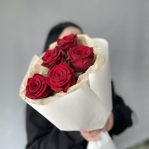Букет из 5 красных роз