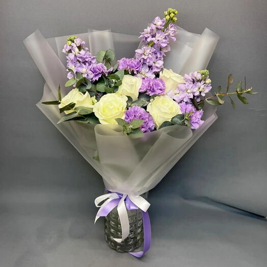 Букет с Белыми розами Маттиолой и Диантусами 💜 Белая роза Розы Диантусы