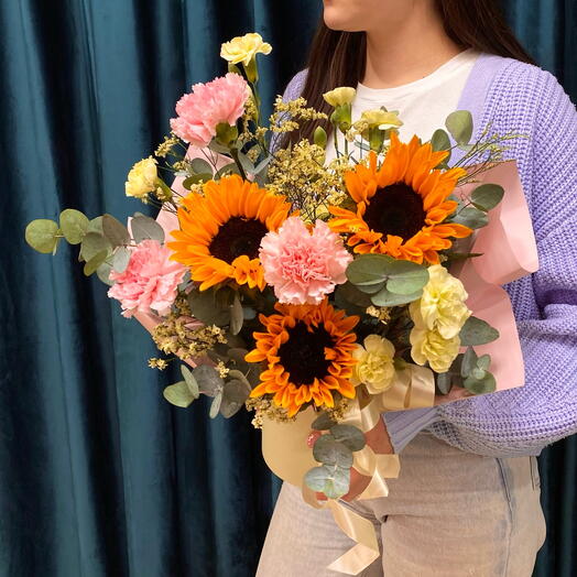 Солнечная композиция с подсолнухами и диантусами🌸️