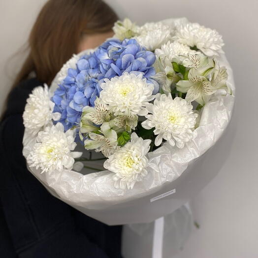 🩵Букет с голубой гортензией, хризантемой и альстромерией!  Bloom room: большой выбор букетов в профиле магазина