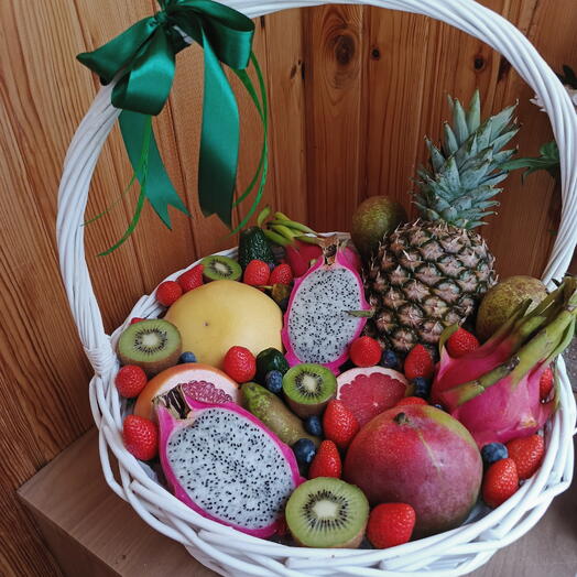 Корзина с фруктами