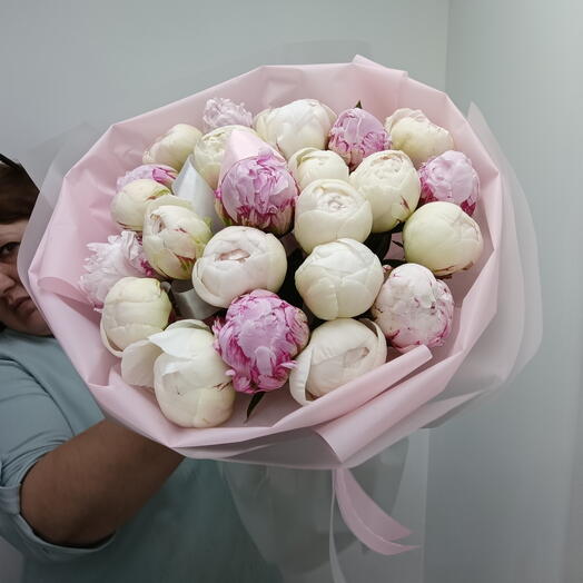 Букет 23 ароматных пиона peony