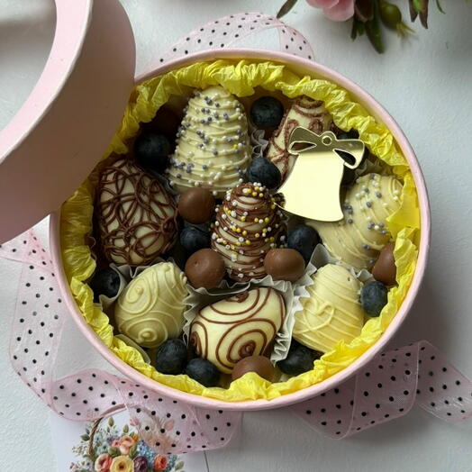 Клубника в шоколаде (шляпная коробка мини)