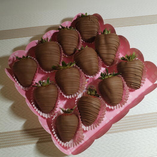 Клубника в молочном шоколаде " Callebaut"