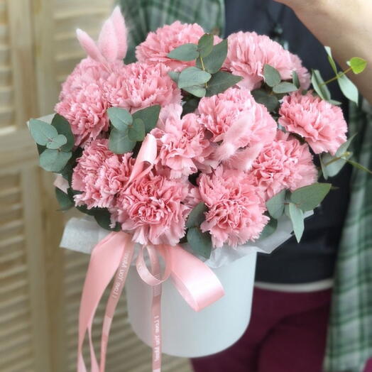 Бокс с розовыми диантусами и эвкалиптом 🌸