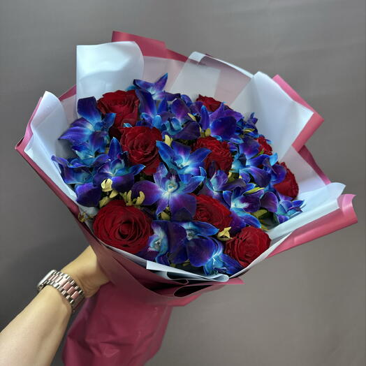 WOWбукет из космических орхидей Дендробиум с красными розами🌹