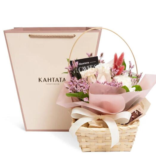 Подарочный набор чая и кофе с живыми цветами в корзине «Счастье рядом» Кантата