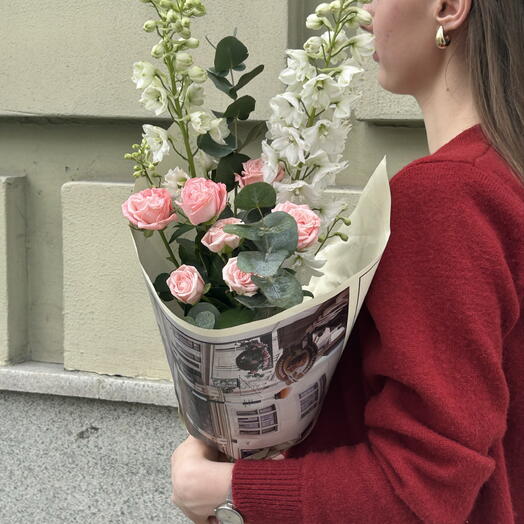 Букет с дельфиниумом