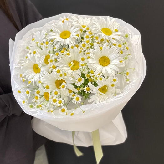 Букет из крупной и мелкой ромашки