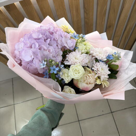 Микс букет с пионами