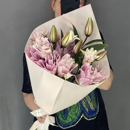 Моно букет с лилией Изабелла 🌸 3 шт