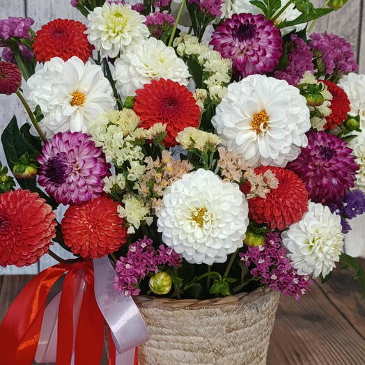 Корзина георгины 31шт и статицы