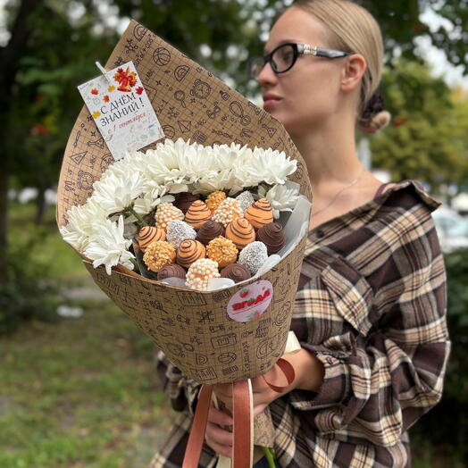 Букет на 1 сентября, хризантема+клубника в шоколаде