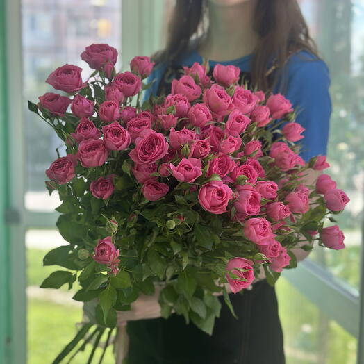 9 малиновых роз под ленту