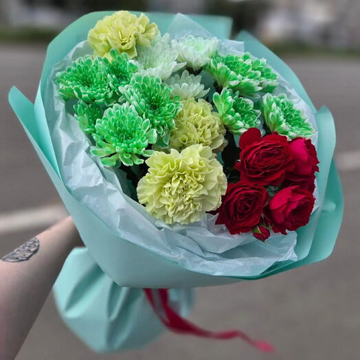 Букет микс с кустовой пионовидной розой