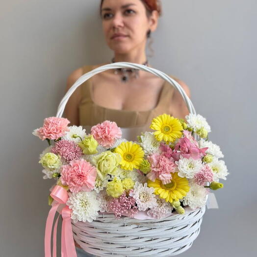 Яркая летняя корзина