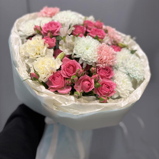 Милый букет с кустовыми розами 🩷🌸