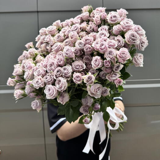 Букет из 15 лавандовых кустовых роз