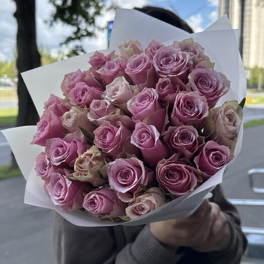Не крупная розовая Роза