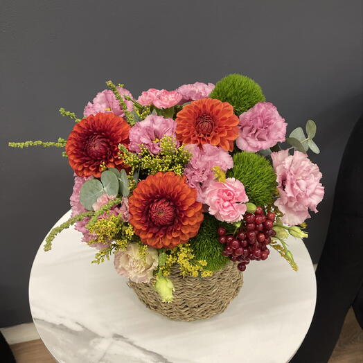 Корзинка с экзотичными диантусами и георгинами🌸