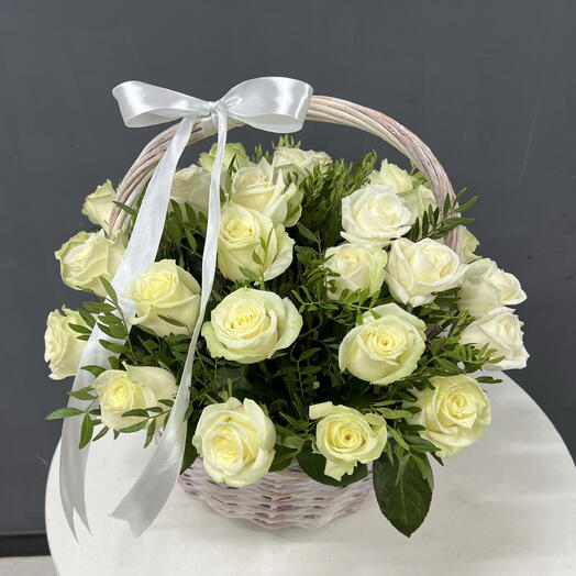 29 розы в корзине