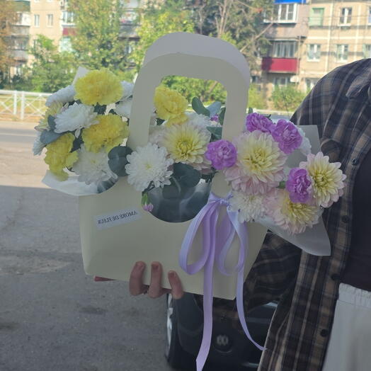 Сумочка с нежными георгинами