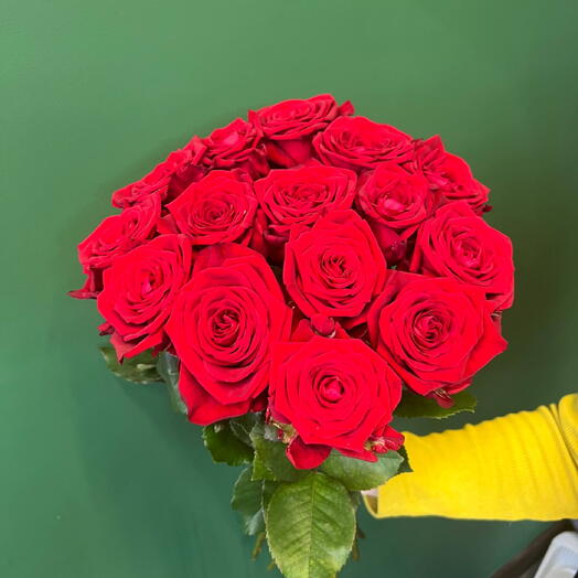 Роза красная Ред Наоми 15 шт