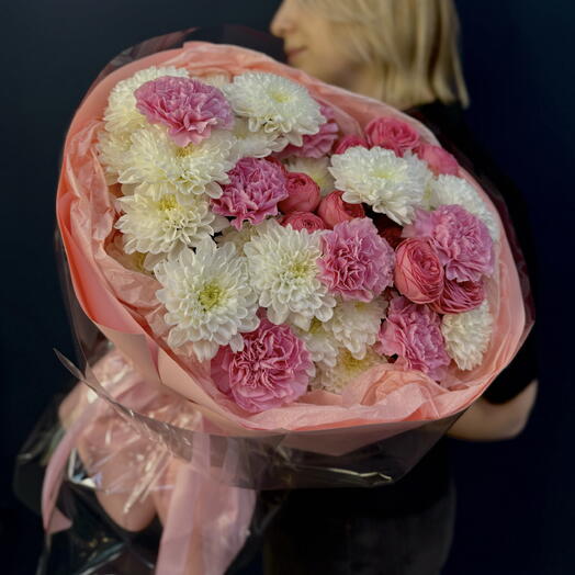 Букет пышный «Ты — мой комплимент💗» с пионовидной розой и хризантемой