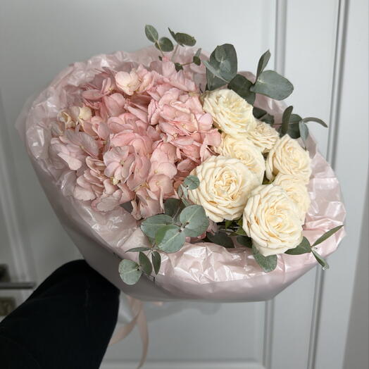 Нежный букет Bloom room, пионовидная роза, гортензия