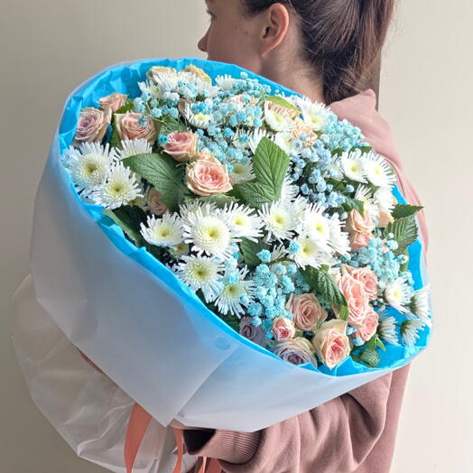 Букет из кустовых розовых роз
