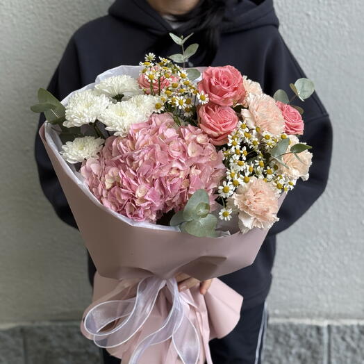 Авторский букет с гортензией, кустовыми розами, диантусами, ромашками 🧡/ готов к отправке