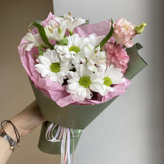 Букет-комплимент из эустомы, альстромерии и хризантемы чик 🌸