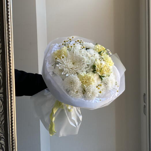 Стойкий летний букет