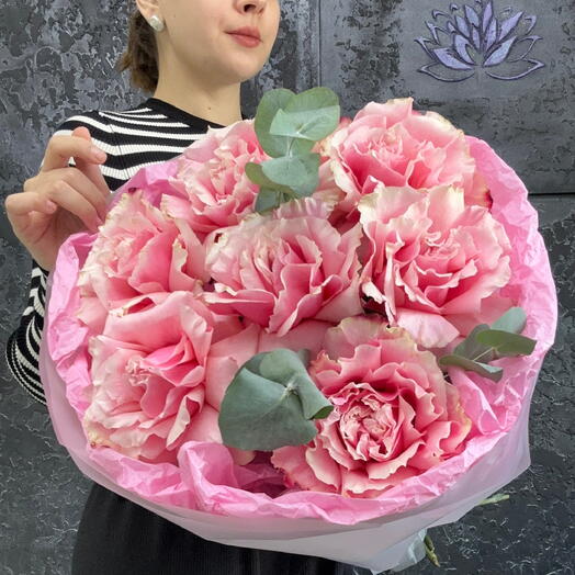 Букет из 7 французских роз с эвкалиптом 💗