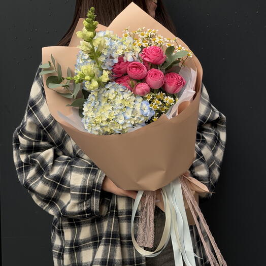 Сборный букет 💐 / гортензия, кустовая роза, лювенбекия