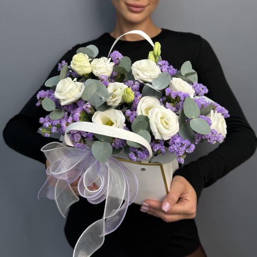 Эустома, Статица и Эвкалипт в стильной сумочке💜