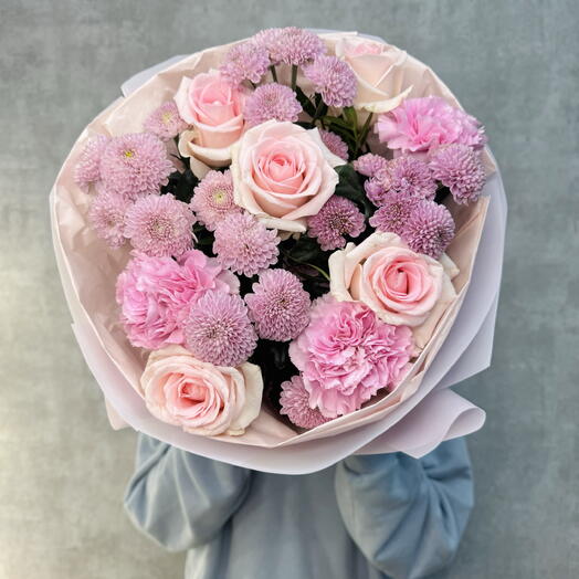 Букет из розовых роз, лавандовой 💜сантини помпон и гвоздики на День рождения 🍰