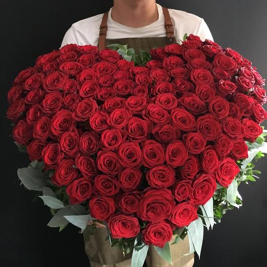 Сердце из 101 розы