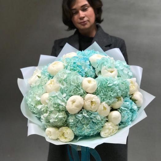 25 peonías blancas con Hortensia