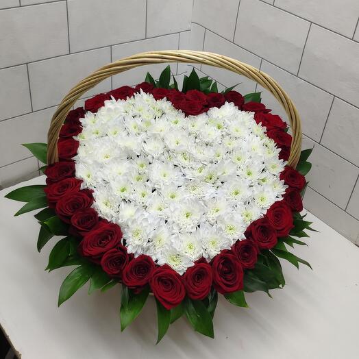 Basket with heart flowers 31st piece rose