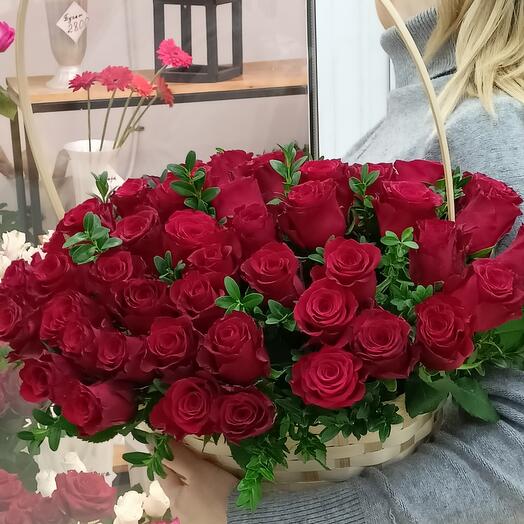 Корзина из 51 красная роза