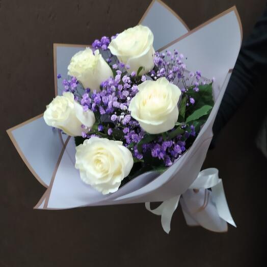 Bouquet of 5 White roses with Gypsophila