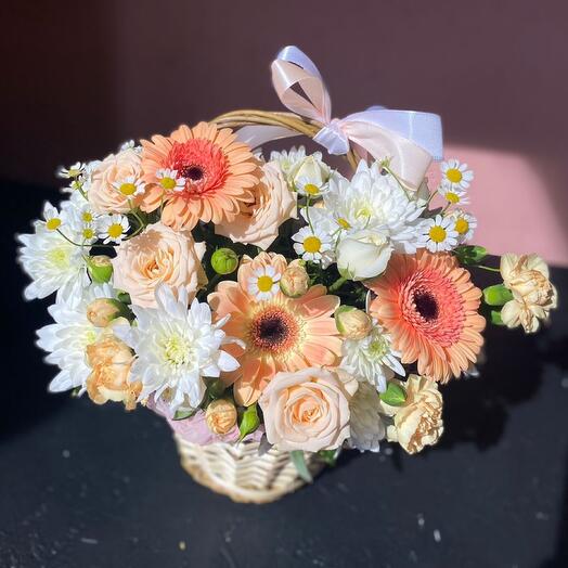 Корзина с герберами