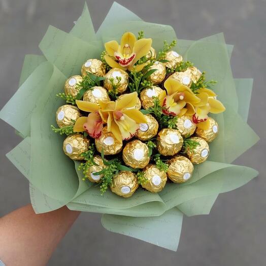 Букет из конфет Ferrero Rosher и орхидей