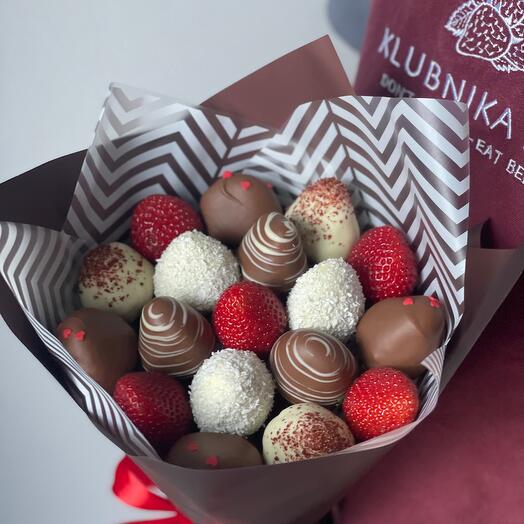 Bouquet of strawberries in chocolate Klubnika Bar sweet gift BUZZ S