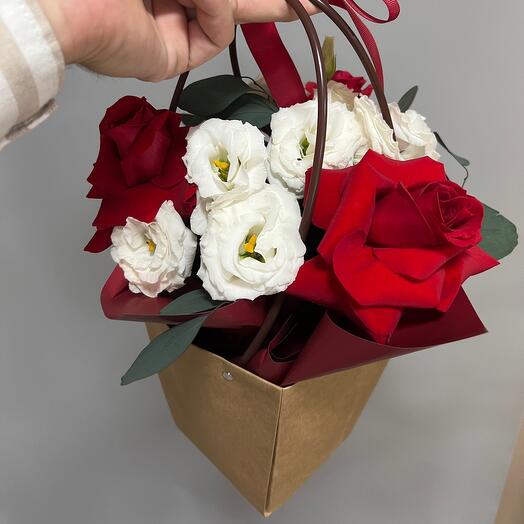 Цветы в коробке (сумочка)