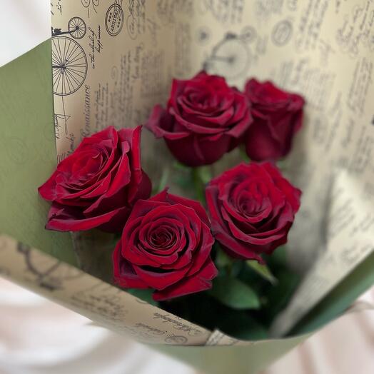 Cumplido 5 rosas Ecuador 50 cm